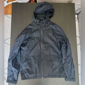 Men’s medium lululemon wind breaker/rain jacket